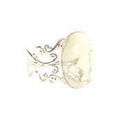 Bague Style Baroque en Howlite Blanche Cabochon Ovale 18x13 mm