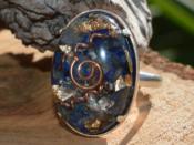 Bague Orgonite Cabochon Ovale 25x18 mm Lapis Lazuli et Feuilles d'Or Support Argent 925 Pièce Unique N°BOA-LAPIS-4