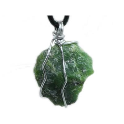 Pendentif Pierre Brute en Chrysoprase et Fils en Métal Argenté