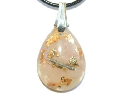 Pendentif Orgonite Goutte 30x20 mm Quartz rose et Feuilles d'Or Bélière Argent 925 Pièce Unique N°QRZ-925-3