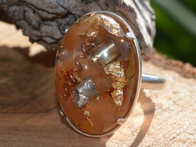 Bague Orgonite Cabochon Ovale 25x18 mm Cornaline et Feuilles d'Or Support Argent 925 Pièce Unique N°BOA-CORN-5