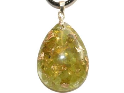 Pendentif Orgonite Goutte 30x20 mm Péridot et Feuilles d'Or Bélière Argent 925 Pièce Unique N°PER-925-3