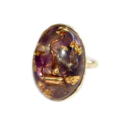 Bague Orgonite Cabochon Ovale 25x18 mm Améthyste et Feuilles d'Or Support Argent 925 Pièce Unique N° BOA-AMETH-1